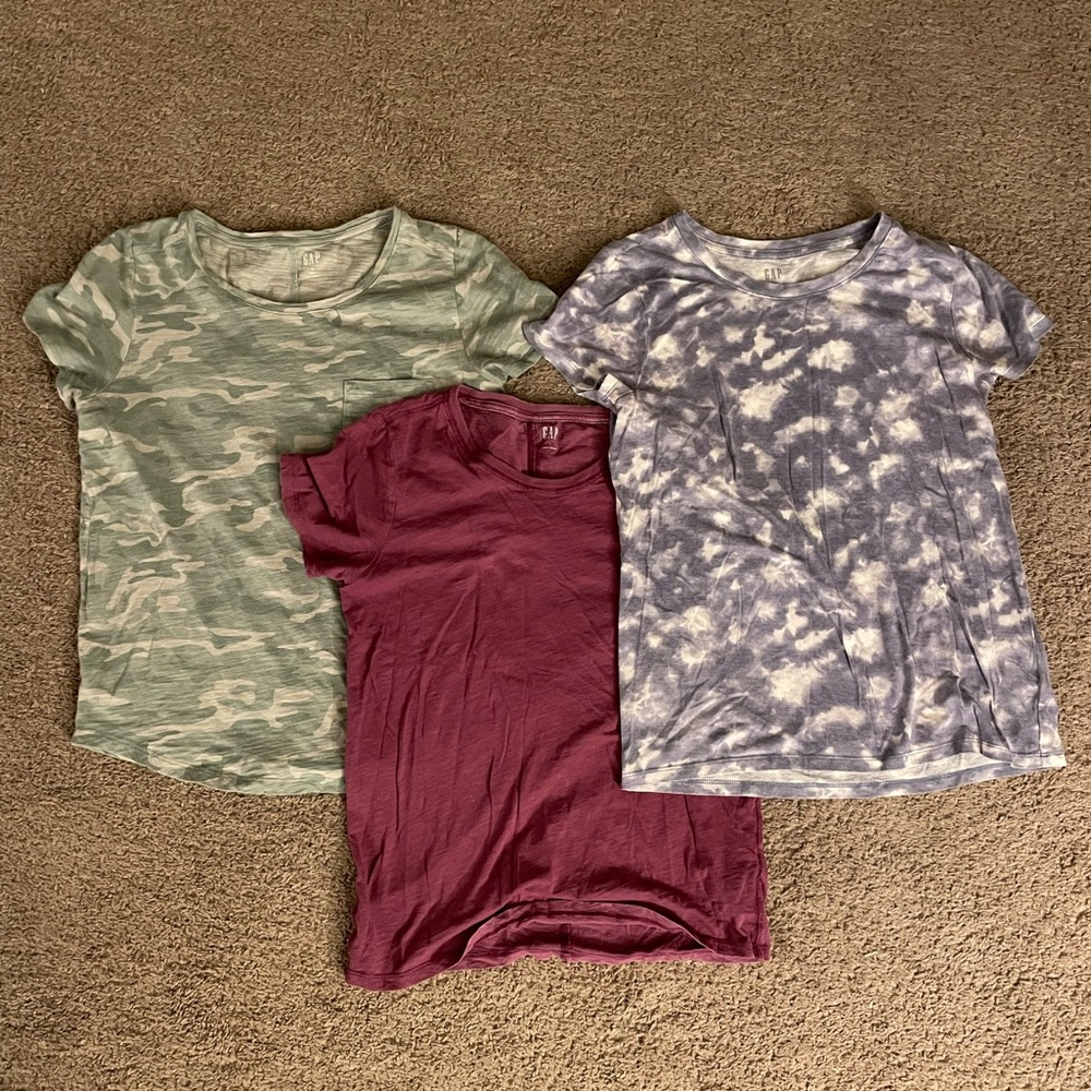 THREE GAP Women's T- Shirts - Small